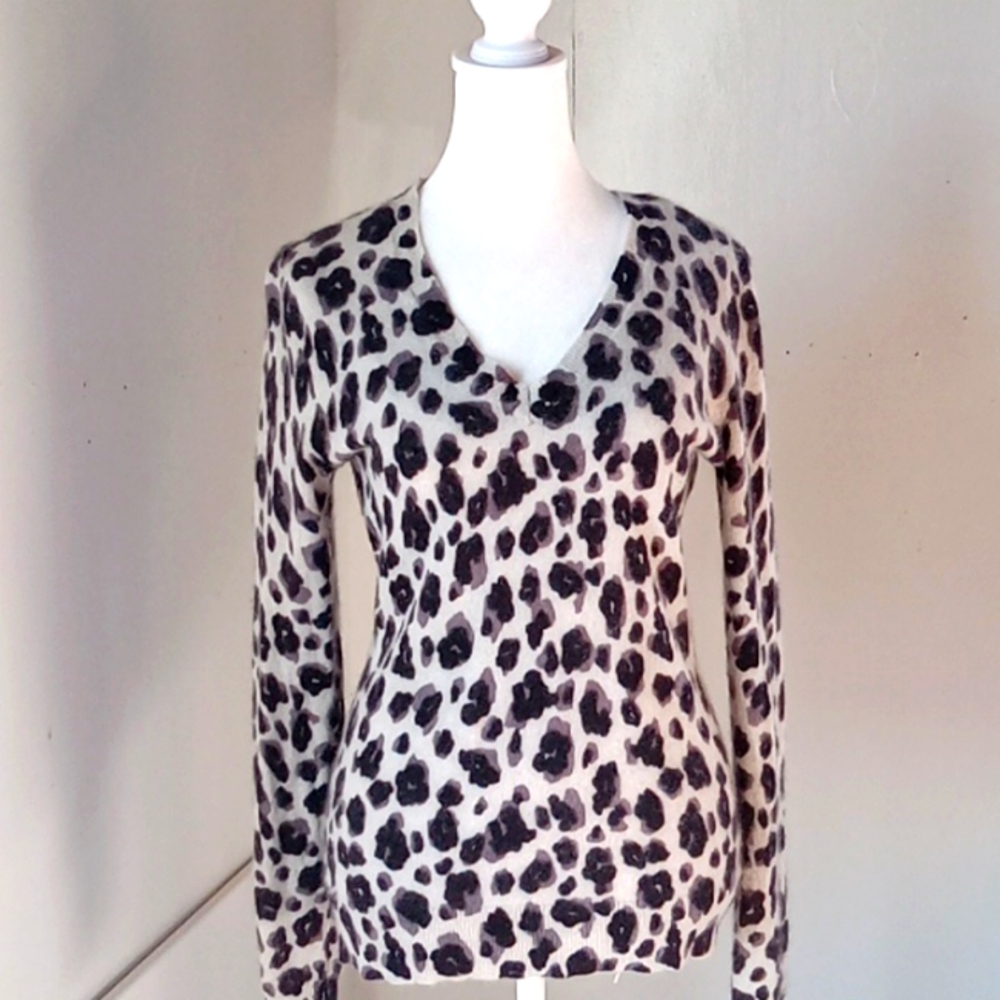 Rachel Zoe 100% Cashmere V-Neck Sweater Leopard Print Size M
